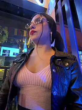 LilacNoir webcam