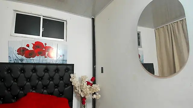 pinky_f00x live cam on StripChat