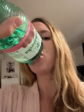 Ninalynnx live sex cam