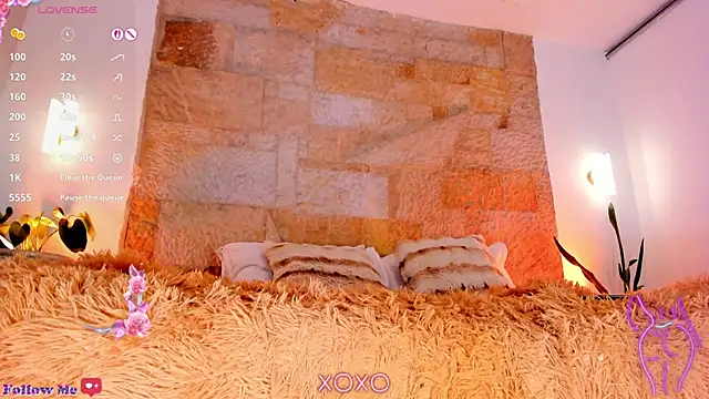 AlannaJoness webcam