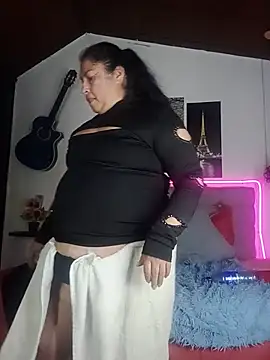 חדר צ'אט בשידור חי של Keyla01_
