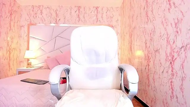 emily_whinfre - Emily_Whinfre's free webcam - UK Sex Cams