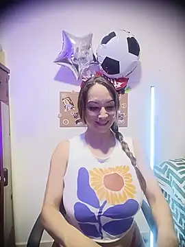 Cristal_BigTits webcam