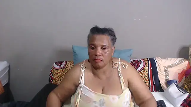 GrandBustyMelon webcam