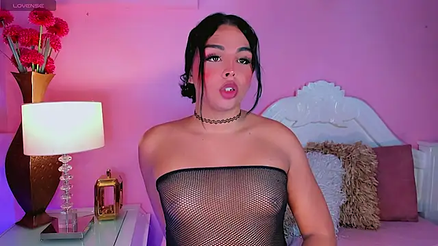 Maia_Hotts webcam