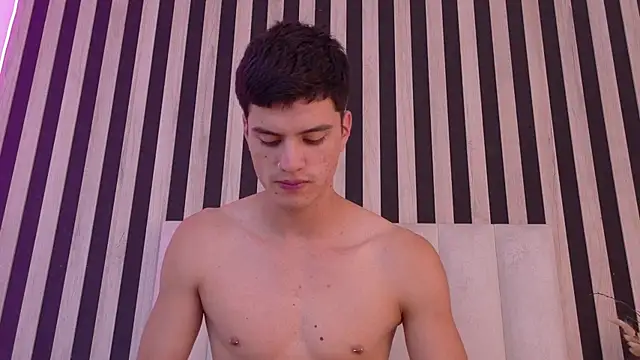 LeoTease webcam