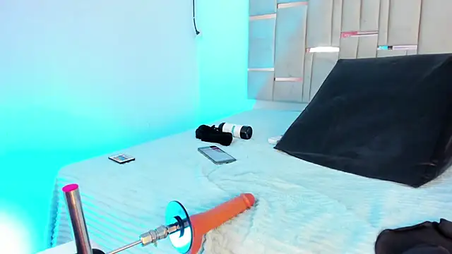 Mikaela-Banes webcam