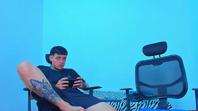 Thomas-Wil Live Web Cam Show