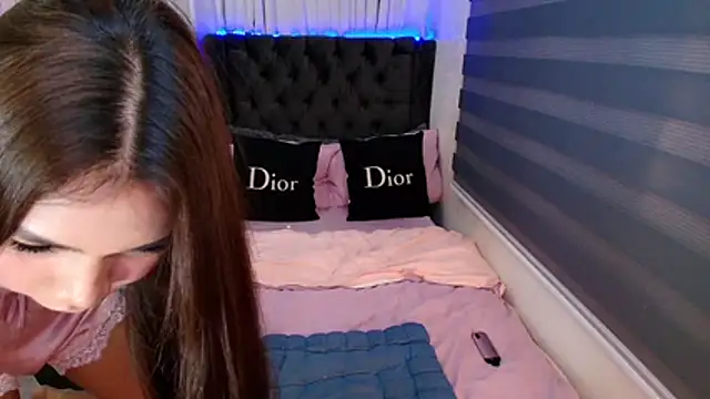 fuckingnaughtyjade webcam