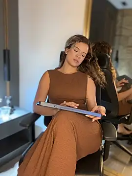 Alisha-Bond webcam
