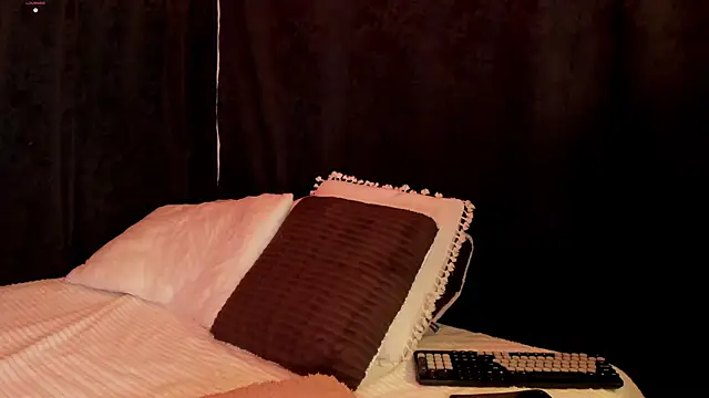 MiaKnox webcam