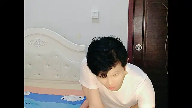 melvinchina-88 (Ask my age) - 绝技表演三大项：大枪挂塑料瓶  抽插瓶口5分钟  蜡烛滴大炮