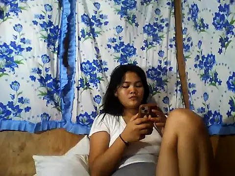 PinaySkinnyJust18 webcam