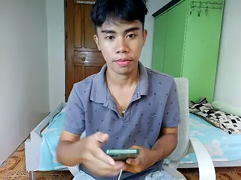 valerio_fernan (M young) - feeling playful right now, help me cum💦