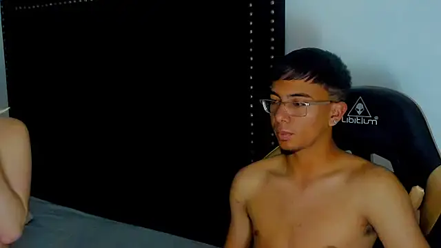 LoganNRose webcam
