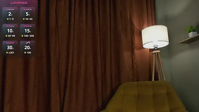 LeyaBloom webcam