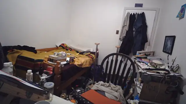 JohnnyMoves webcam