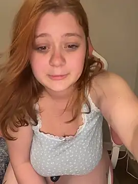 sluttybabygirl02 webcam