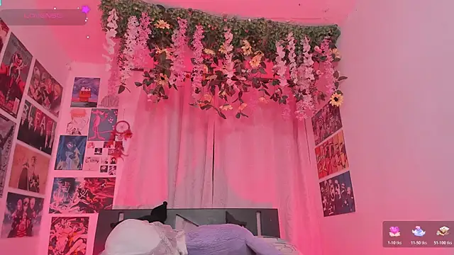 MissCurvyTop webcam