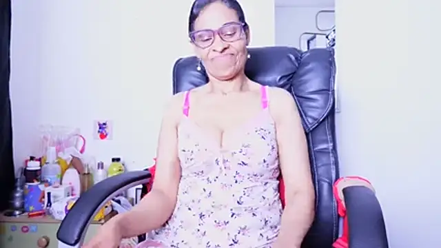 Aries_Mature webcam