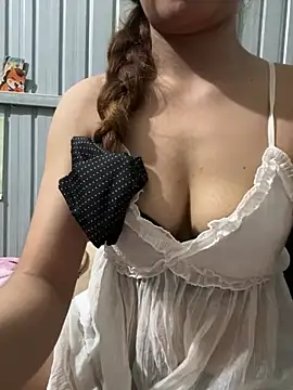 Nhiyeu2k live cam on StripChat