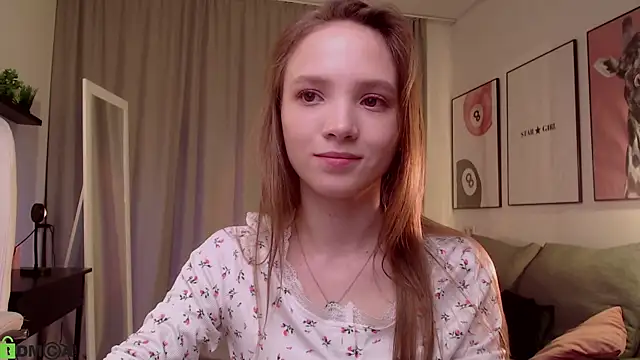 Adria_Arjona live cam on StripChat