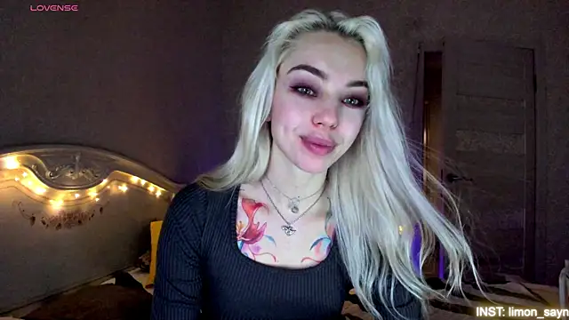 LillyMoure_ webcam