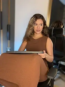 Alisha-Bond webcam