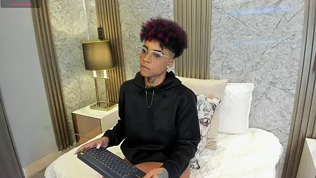 LuciaWallace webcam