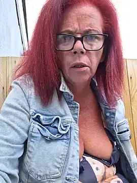 Busty-Belfast-Irish-Girl webcam