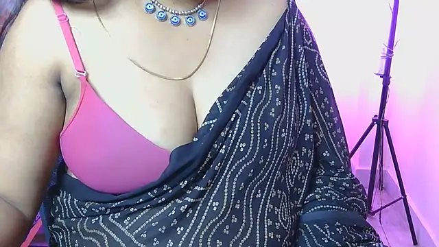 LouleyRani_ webcam