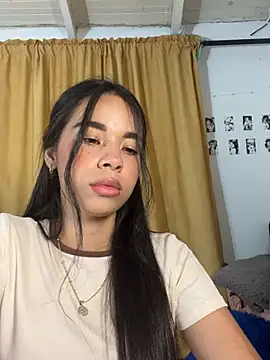 Milleradhara24 live cam on StripChat