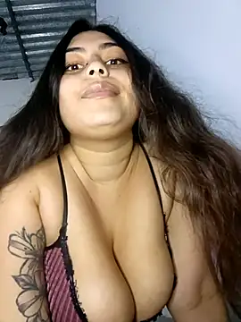 xandra252 live cam on StripChat