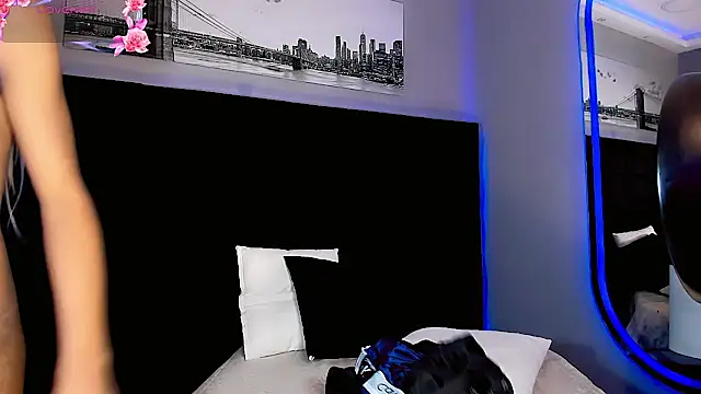 Kornylovee webcam