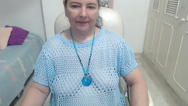leonela_69 live cam on StripChat