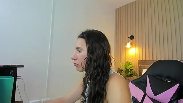 valeryn__rosse live cam on StripChat