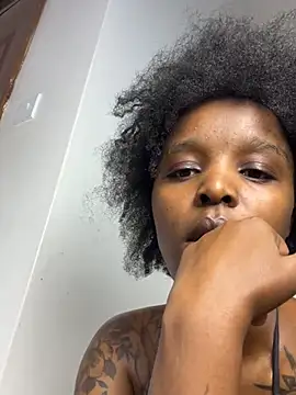 midnightdoll1 webcam