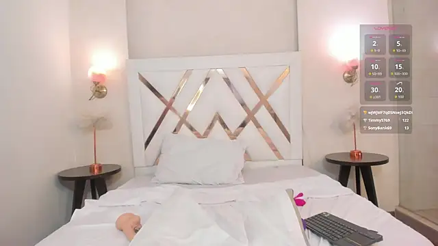 Sky_Collins_ webcam