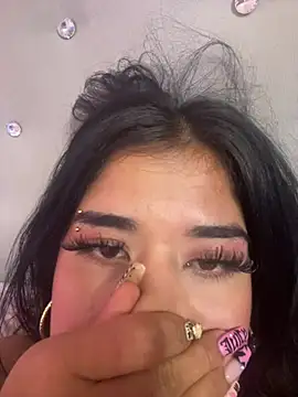 leomie_bankss_scarlet