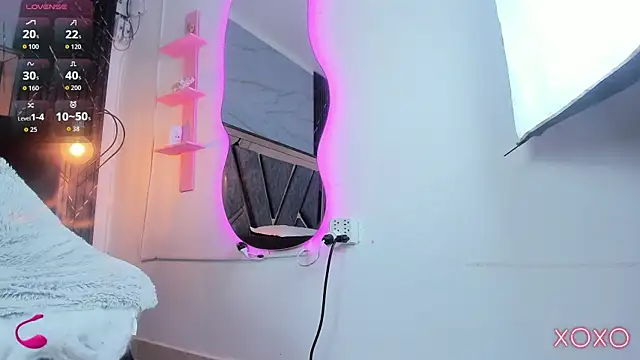 Miia_Deluxe webcam