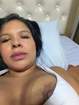 Elara_Luxe webcam