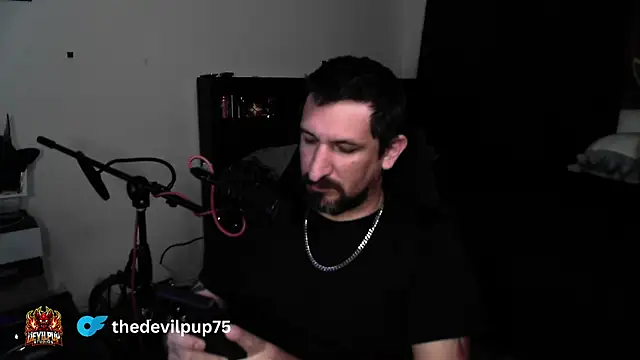 DevilPup75_ webcam