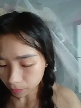 HeresThuy22 webcam