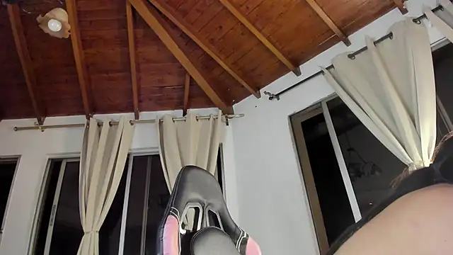 IsaFontanna Live Web Cam Show