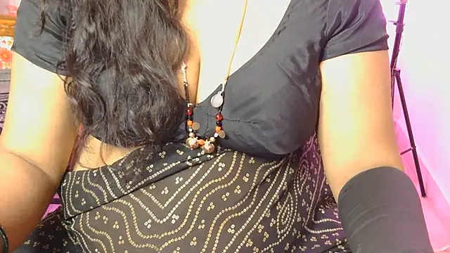 LouleyRani_ webcam