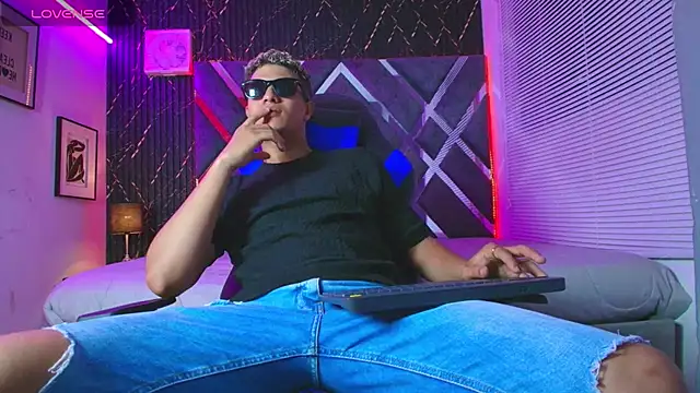 dominic_connor webcam