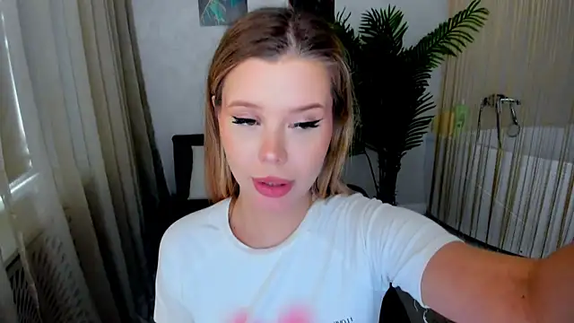 FollowLovee live cam on StripChat