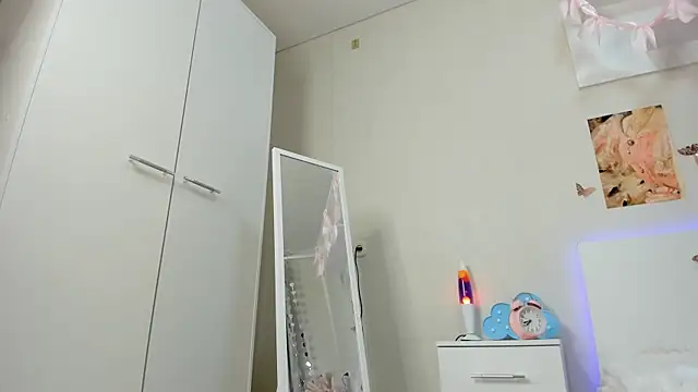 Milly_Lane webcam