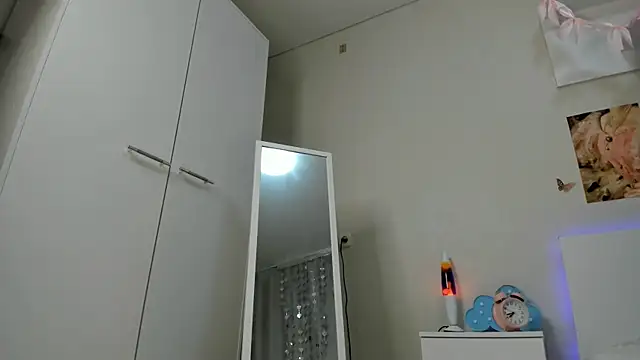 Milly_Lane webcam