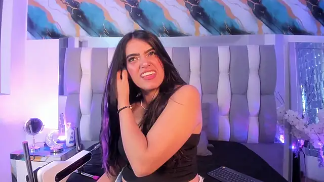 IsaDiiaz live cam on StripChat